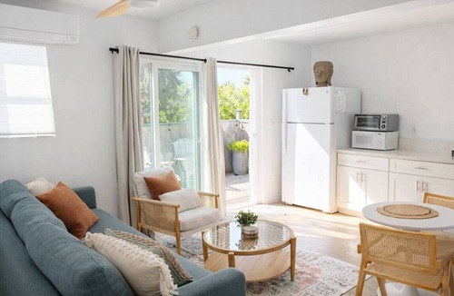 San Luis Obispo House | Boho Bungalow+walkable+stocked kitchen+BBQ+private