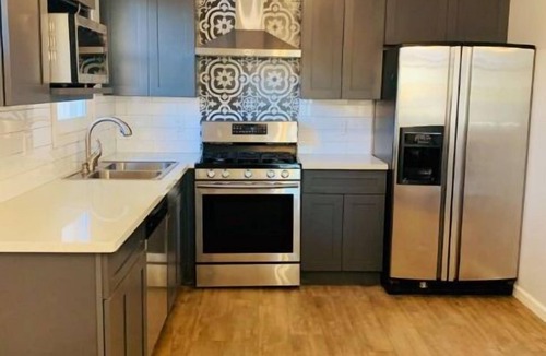 Oakland House | Bon Voyage Home. Great For Getting Around Town!