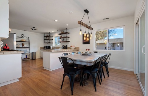 Paso Robles House | Boots & Barrels Ranch-2 master bedrooms,2 add'l bedrooms,3 baths, views, firepit