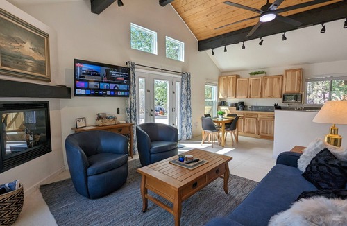 Sugarloaf House | Bordering the National Forest - Air Conditioning - Pets 🐾 - Hiking & Biking!