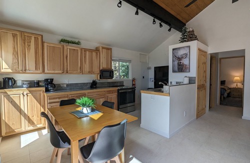 Sugarloaf House | Bordering the National Forest - Air Conditioning - Pets 🐾 - Hiking & Biking!