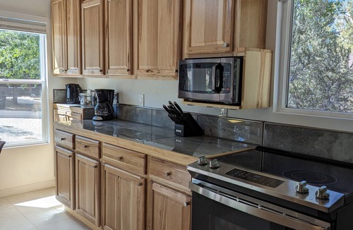 Sugarloaf House | Bordering the National Forest - Air Conditioning - Pets 🐾 - Hiking & Biking!