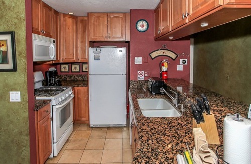 Boulder Bay House | Boulder Bay Lakeside Condo - Condo, great location for kayaking and paddle boarding! Heated Pool!