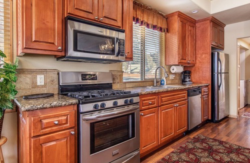 Boulder Bay House | Boulder Bay Willow Lodge has 2 Hot Tubs, two living areas, and two game rooms.