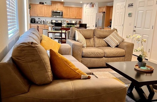 Chowchilla House | Brand New, 5 Bedroom/3 Bath Home- On your way to Yosemite!