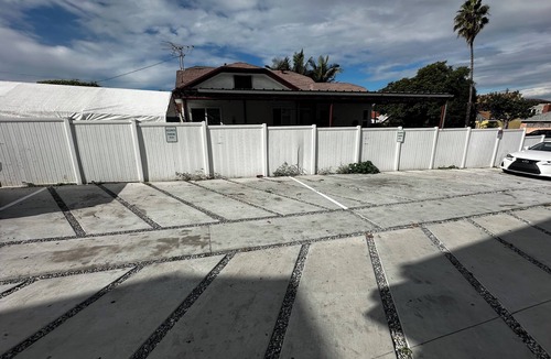Los Angeles House | Brand new 6 bedroom 4 bath 9 beds 4 parkg 16+ppl central air, all new