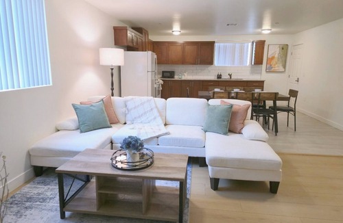 Los Angeles Apartment | Brand New 6BR Near USC & DTLA Perfect for Groups