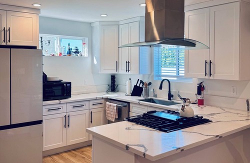 Reseda House | Brand New Home! Sunny Furnished 30 day+ rental