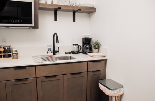 Pumpkin Center Apartment | Brand New, Luxury 1BD/1BA Unit in a Quiet Newly Constructed Area of Bakersfield