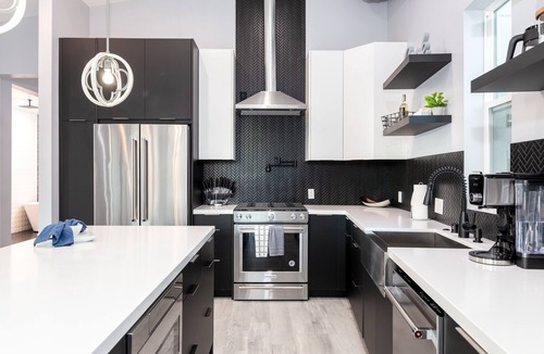 Temecula Villa | Brand New Modern Romantic Couples Getaway in Wine Country