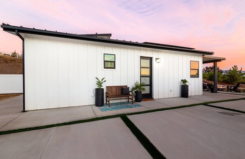 Temecula Villa | Brand New Modern Romantic Couples Getaway in Wine Country