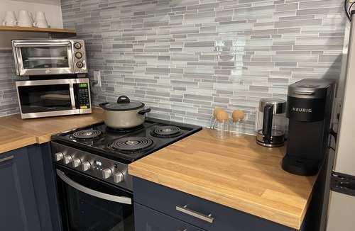 Tarzana Apartment | Brand new modern studio with private romantic garden in an upscale neighborhood