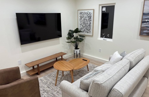 Calabasas Apartment | Brand new modern studio in pleasant and quiet Calabasas.