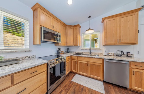 Mariposa House | Brand New Peaceful Yosemite Home