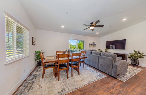Mariposa House | Brand New Peaceful Yosemite Home