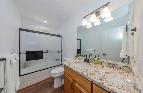Mariposa House | Brand New Peaceful Yosemite Home
