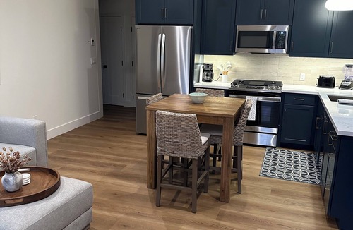Santa Barbara Cottage | Brand new Santa Barbara 2 bed 2 bath guest house with private beach key access.