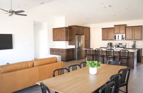 Greenacres House | Brand-Spanking-New, Town House Gem