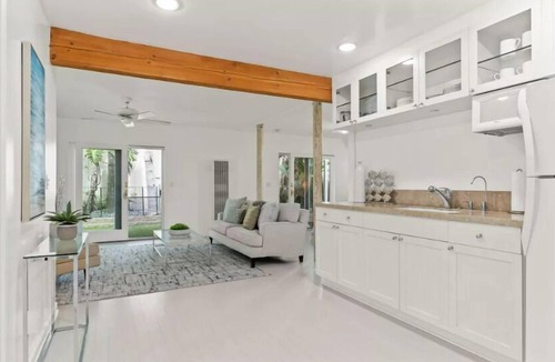 Mussel Shoals House | Breakers by the Beach - 1 minute walk to beach