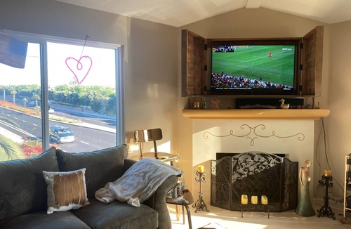 Corona del Mar Condo | Bright 3-bed, 2 bath. AC, laundry, 2-car park; walk to CdM restaurants.