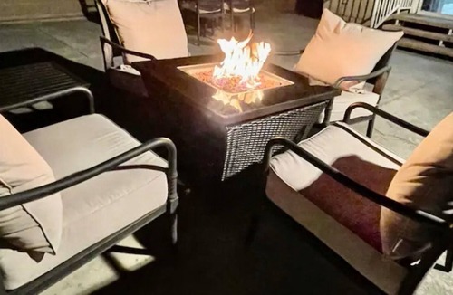 Downtown House | Bright 3 bedroom home with fireplace 5 min from Americana