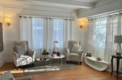 Mid City House | Bright 5.5 BR house sleep 13 with free parking