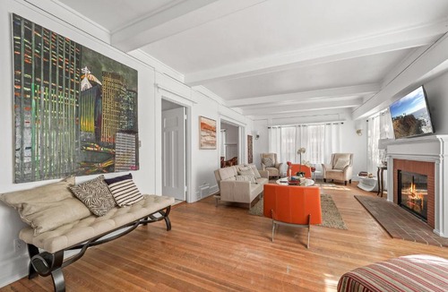 Mid City House | Bright 5.5 BR house sleep 13 with free parking