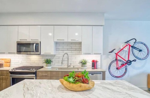 Fremont Condo | Bright and Airy 1BR Condo at Aya Apartments