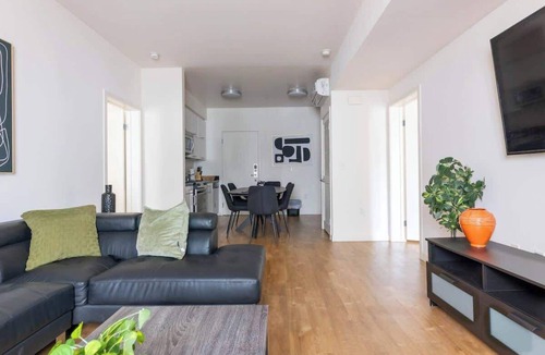 Downtown House | Bright and Charming Apartment. Next to Americana