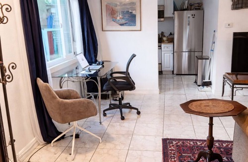 Los Angeles Apartment | Bright Central LA Studio w/Pool Ideal for 30+ Day Stays