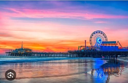 Downtown Apartment | Bright Coastal Apartment Next to Santa Monica Pier