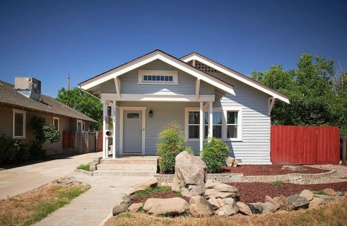Tower District House | Bright & Cozy Best Tower District Location