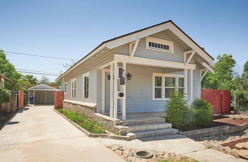 Tower District House | Bright & Cozy Best Tower District Location