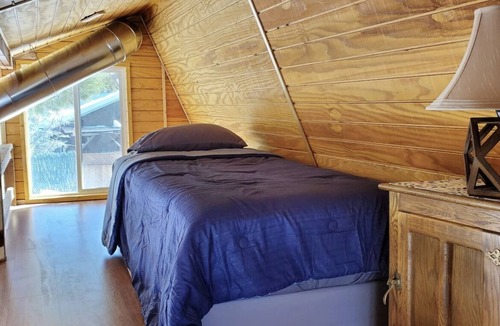 Frazier Park Ski Chalet | Bright & Cozy Chalet of the woods with views