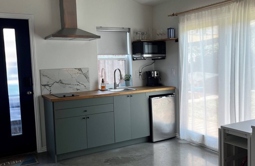 Leimert Park Apartment | Bright furnished studio near USC