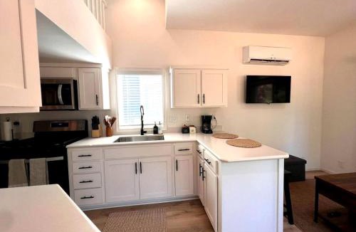 Groveland House | Bright Modern Tiny Retreat with Yoga Dome Near Yosemite, Groveland, California