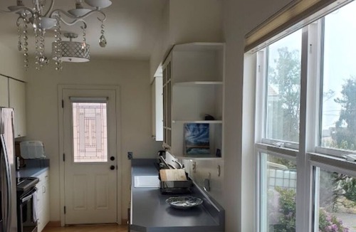 Park Hill Cottage | Bright Ocean Views 2 bedroom Cottage by the Sea