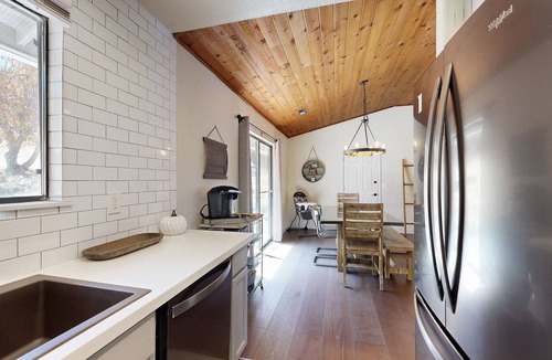 Groveland House | Bright & Spacious Home w/Large Deck, Grill, Private W/D, & WiFi