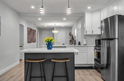 Harbor House | Bright & Stylish Long Beach Home
