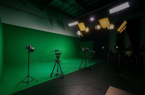 Chatsworth Apartment | Brightlight Studio Led Wall, Chroma Key, Photography Studio,Editing&Mack-up Room
