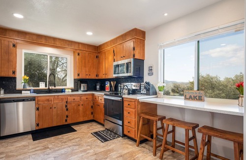 Yosemite Forks House | Buckeye Bungalow w hot tub/firepit/views! Pet Friendly!