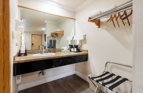 Corcoran Hotel | Budget Inn Corcoran Near Tulare CA 43