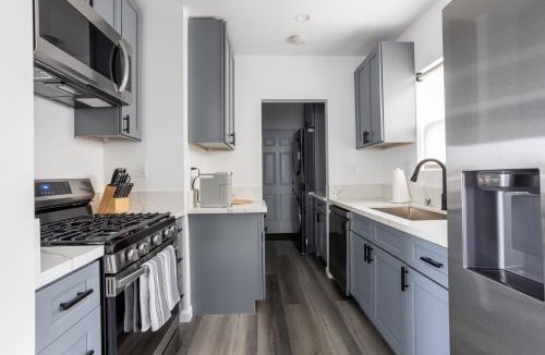 Los Angeles Villa | Bungalow w Free Parking 4 min from SoFi, 8min from airport