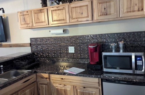 Kingston Apartment | Bunker Hill Hideaway Apartment Suite Formerly Kingston 376