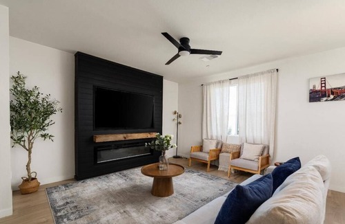 Greenacres House | Business Travel Ready New 3BR Near Airport