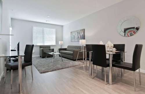 Menlo Park Apartment | Business Traveler Friendly | Full Kitchen & Laundry | Close to Stanford Hospital