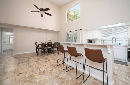 Southern Oaks House | Business Travelers & Families