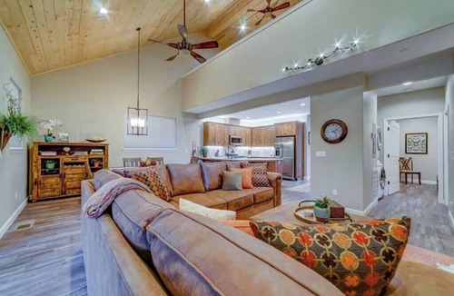 Mariposa House | Butterfly View Retreat + 45 Min to Yosemite