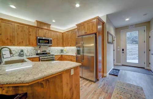 Mariposa House | Butterfly View Retreat + 45 Min to Yosemite