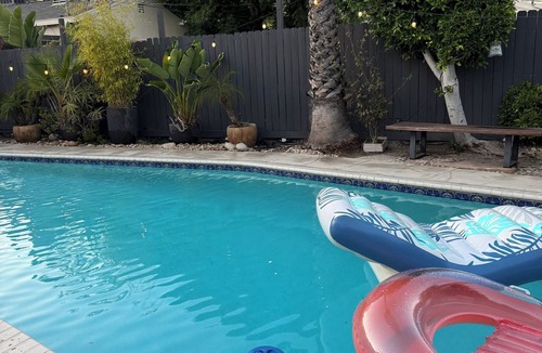 North Hollywood Cottage | CA Coolhouse Pool House next to NoHo West